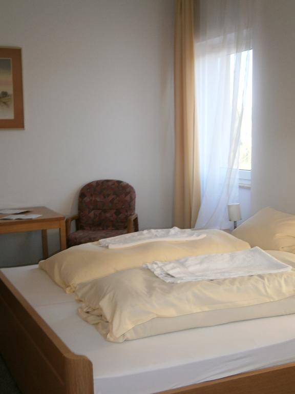 Hotel Strauss Waldbronn Zimmer foto