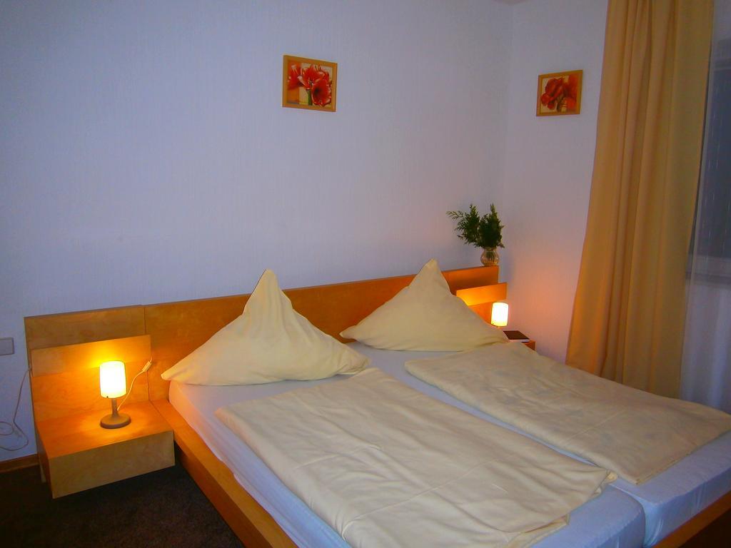 Hotel Strauss Waldbronn Zimmer foto